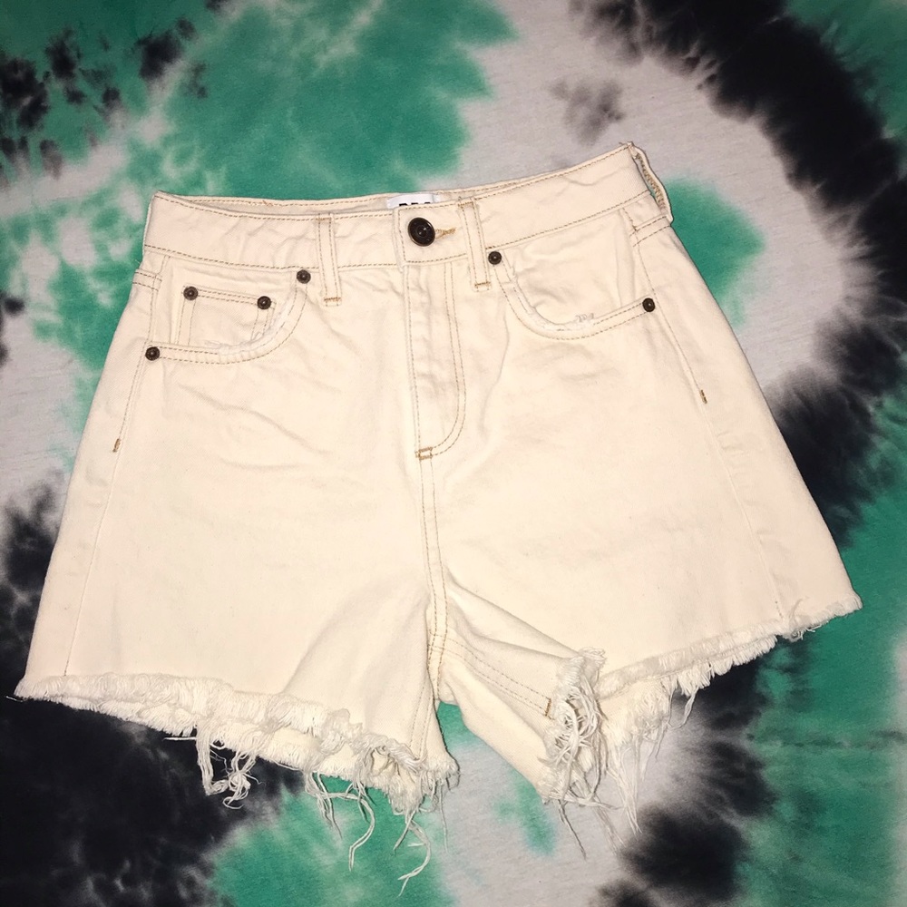 BDG MOM SHORTS